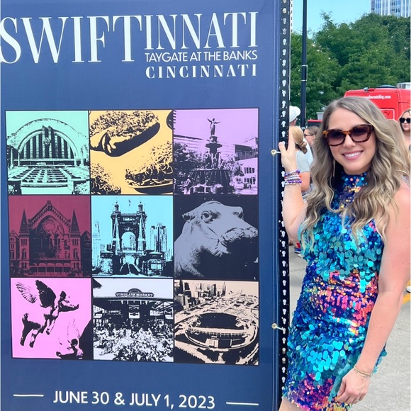 Selling the dress I wore to the Eras tour! - Picture 4 of 4